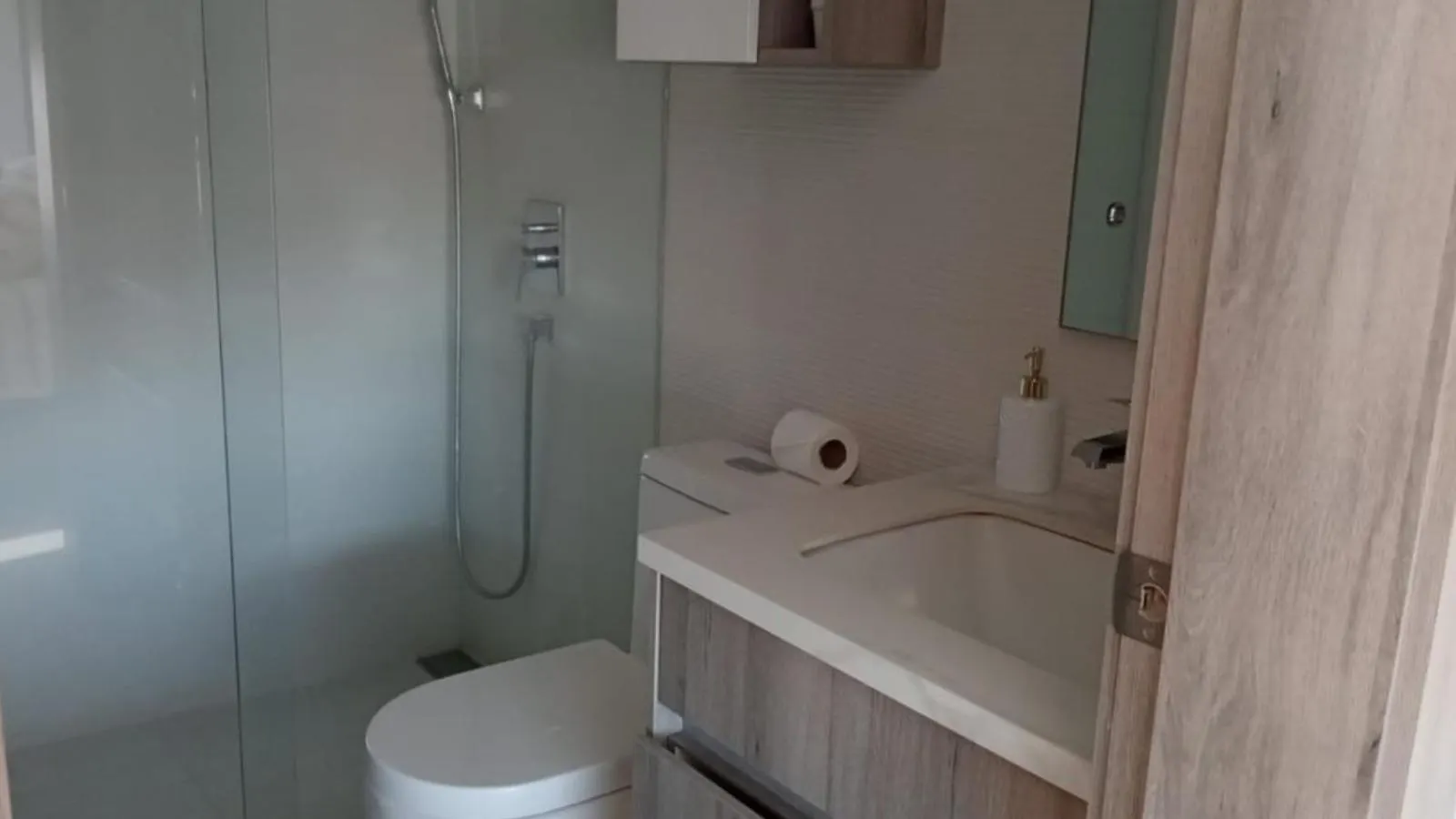 Apartamento Departamento 80 m2 amplia terraza privada - Cerca de Republica del Salvador Quito